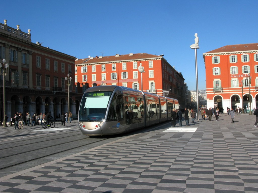 Nice-transport-9-Tram-velo - copie