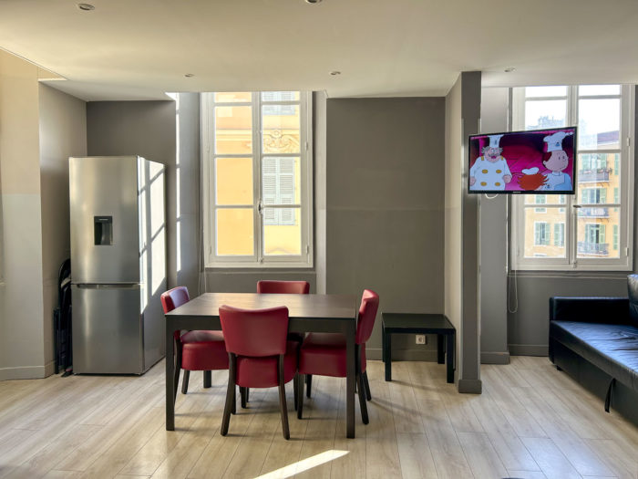 Canapé et coin repas